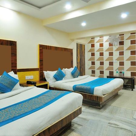 Hotel Lahorimal Deluxe Нью-Дели Экстерьер фото