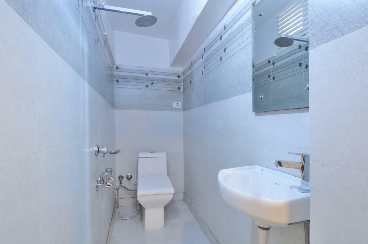 Hotel Lahorimal Deluxe Нью-Дели Экстерьер фото
