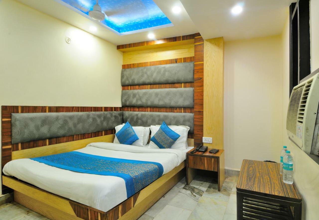 Hotel Lahorimal Deluxe Нью-Дели Экстерьер фото