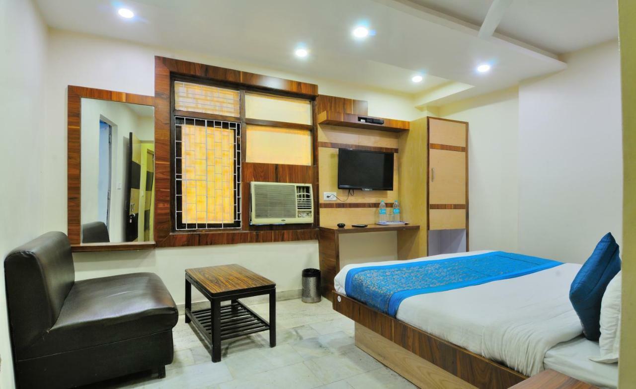 Hotel Lahorimal Deluxe Нью-Дели Экстерьер фото