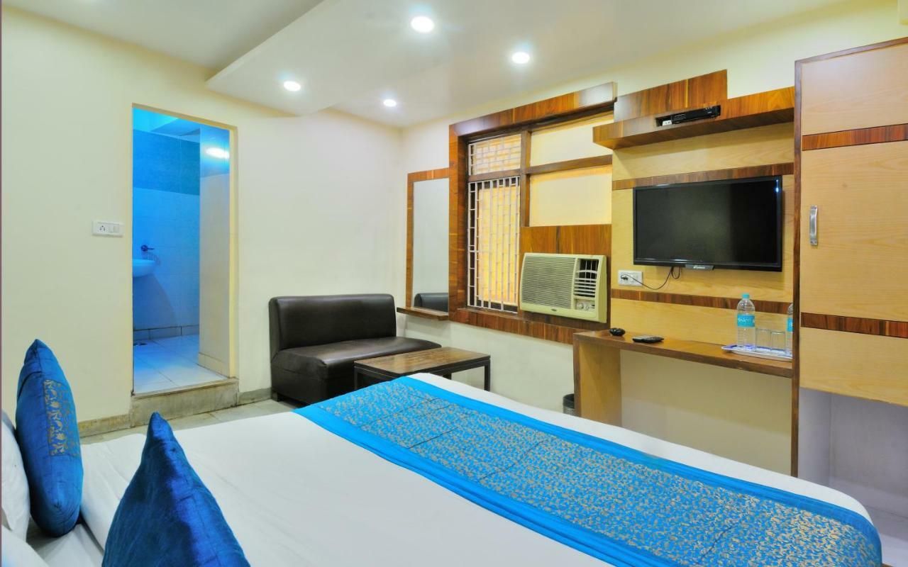Hotel Lahorimal Deluxe Нью-Дели Экстерьер фото