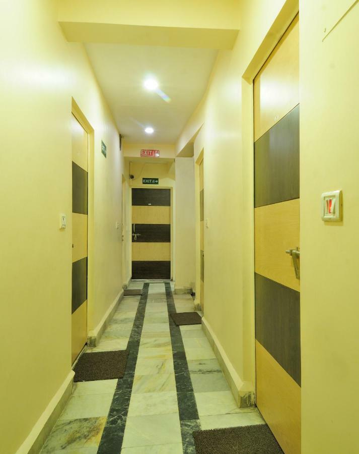 Hotel Lahorimal Deluxe Нью-Дели Экстерьер фото