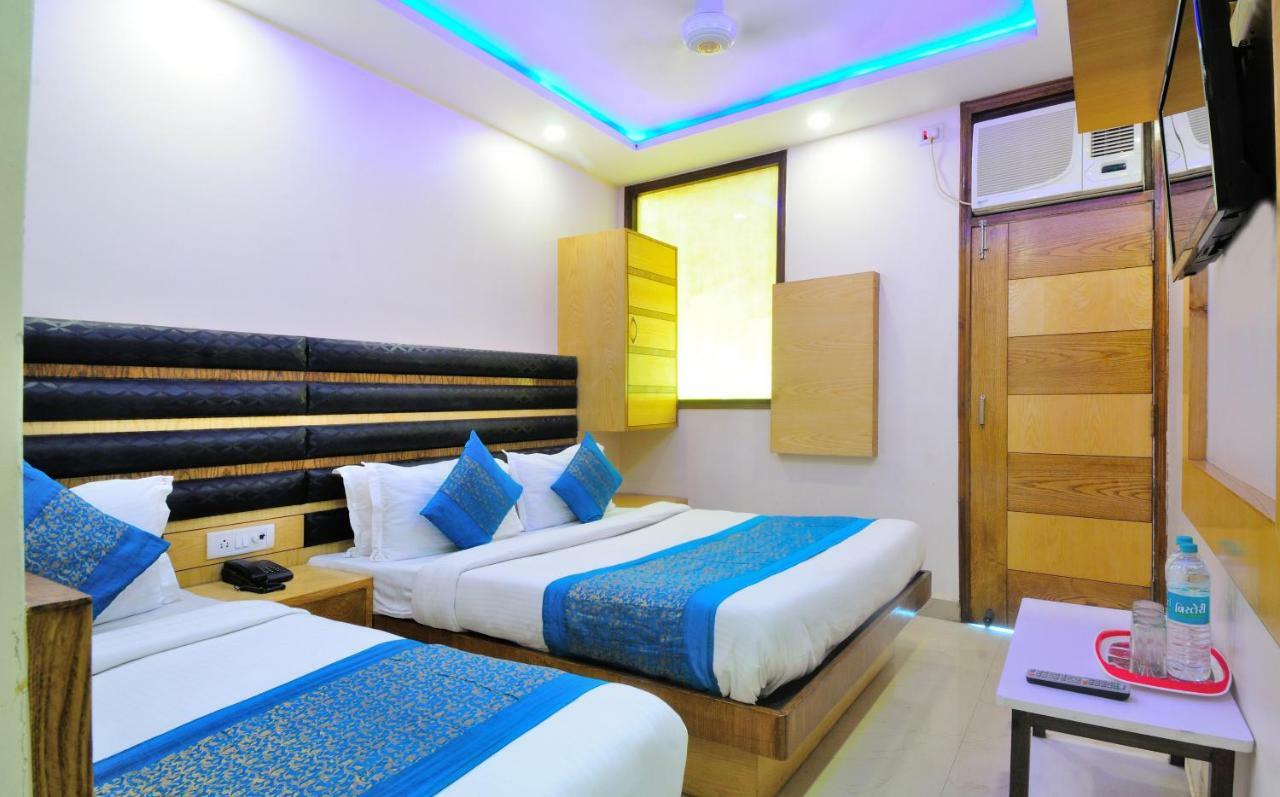 Hotel Lahorimal Deluxe Нью-Дели Экстерьер фото