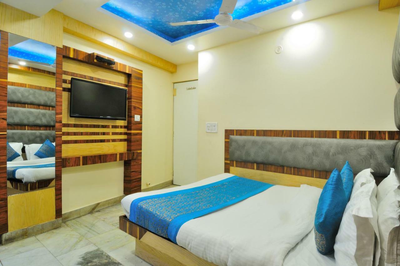 Hotel Lahorimal Deluxe Нью-Дели Экстерьер фото