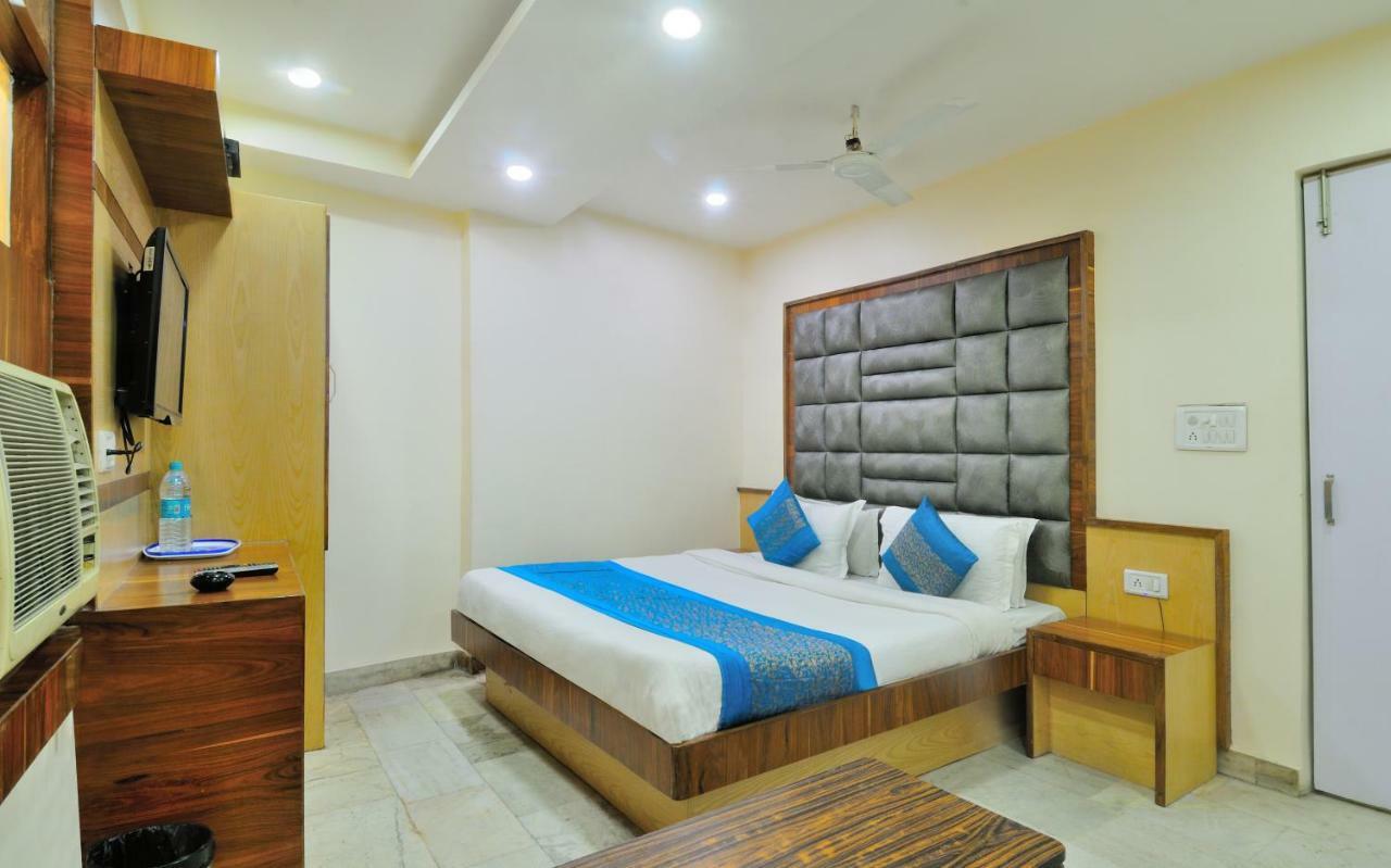 Hotel Lahorimal Deluxe Нью-Дели Экстерьер фото